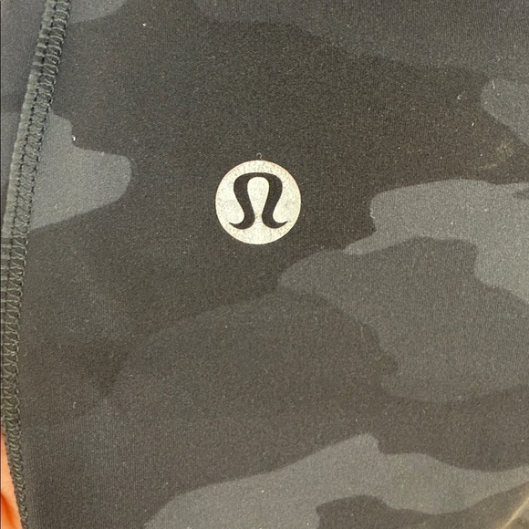 Lululemon Base Pace High-Rise Crop 23" Heritage 365 Camo Deep Coal Multi Size 4 - Picture 8 of 10